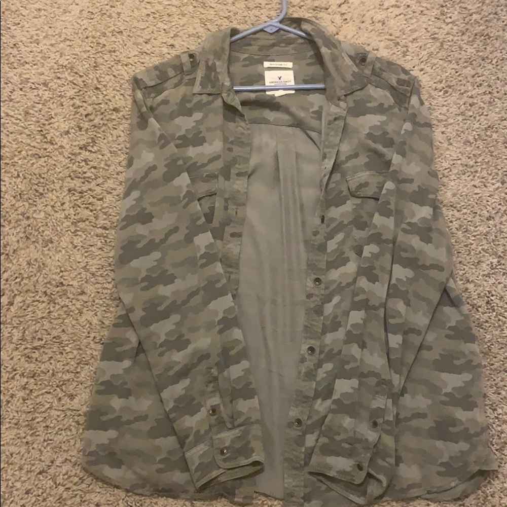 American Eagle button up camo shirt
